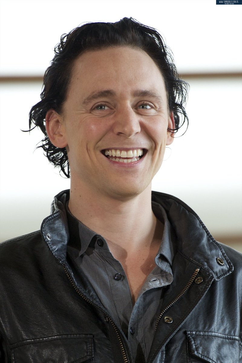 TomTheNextLevel's tweet photo. #TomThursday #ThomasThursday #RavenTom #TomHiddleston at the 59th San Sebastian Film Festival, Spain #TheDeepBlueSea Photocall 19.9.2011 https://t.co/5tsAfXZt6s