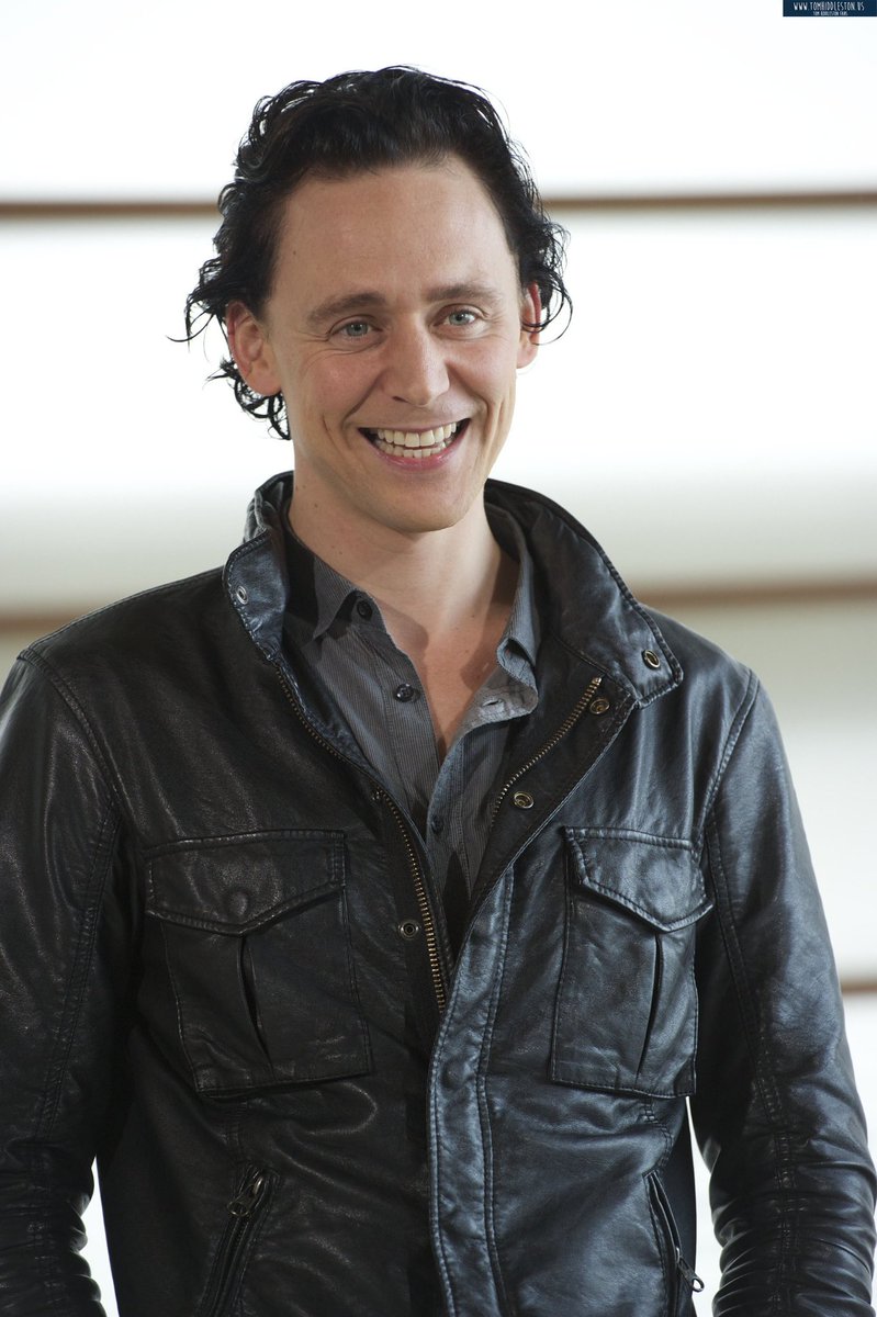 TomTheNextLevel's tweet photo. #TomThursday #ThomasThursday #RavenTom #TomHiddleston at the 59th San Sebastian Film Festival, Spain #TheDeepBlueSea Photocall 19.9.2011 https://t.co/5tsAfXZt6s