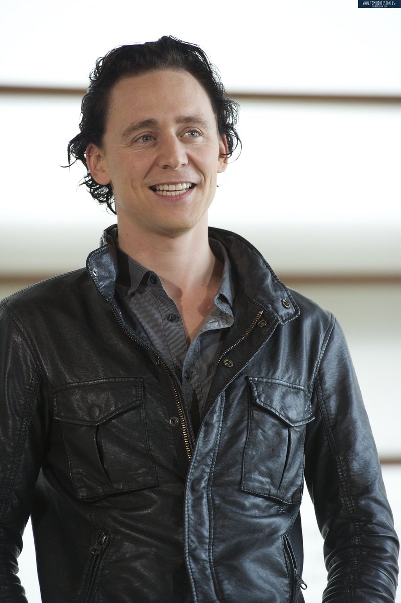 TomTheNextLevel's tweet photo. #TomThursday #ThomasThursday #RavenTom #TomHiddleston at the 59th San Sebastian Film Festival, Spain #TheDeepBlueSea Photocall 19.9.2011 https://t.co/5tsAfXZt6s