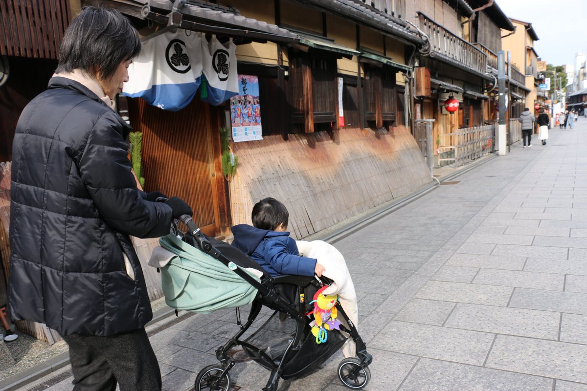 トトロ A Twitter おはようございます 京都東山は底冷えしてない有り難い朝 昨年10月より花見小路の私道が撮影禁止になり 違反者には一万円の罰金です これくらいしないと舞妓さん 芸妓さんを守れないのが現状 花見小路は対象外です 花見小路 監視カメラ