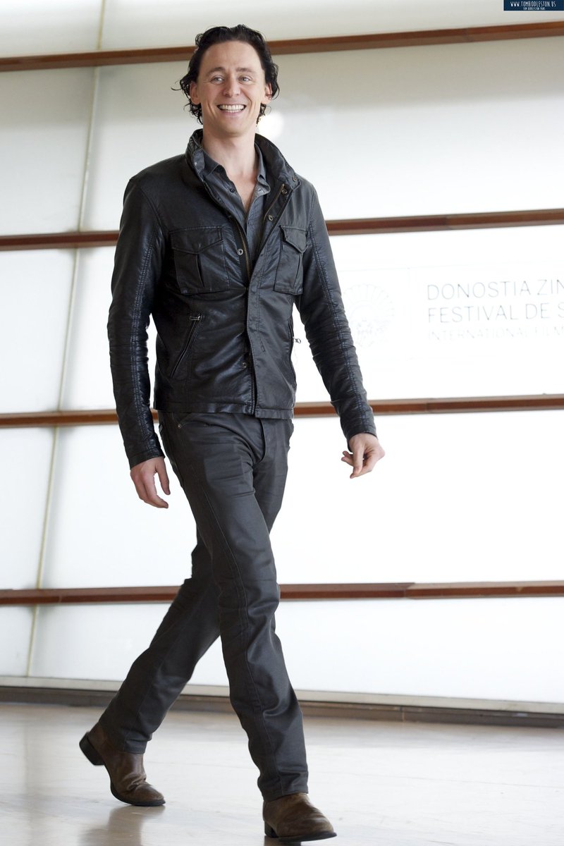 TomTheNextLevel's tweet photo. #TomThursday #ThomasThursday #RavenTom #TomHiddleston at the 59th San Sebastian Film Festival, Spain #TheDeepBlueSea Photocall 19.9.2011 https://t.co/8fAvXPRgbM