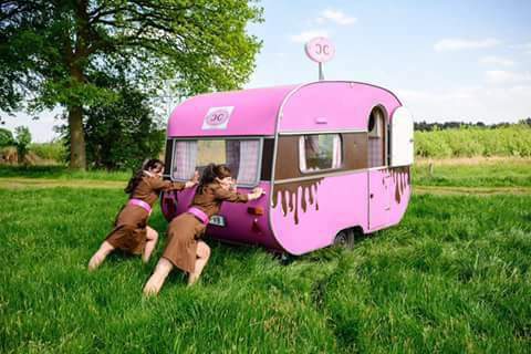 marcomout's tweet photo. De vrouw die een wervelwind creëert in theatervormgeving, textiel en events en bedenkster  van o.a. de succesvolle #chocola-act #CocoChoco heeft wat tijd vrij om jou te helpen met ideeën..
https://t.co/U19ktX87ww

#tilburg enz
#ondernemers
#kunst
#design https://t.co/3cxjYVZm2z