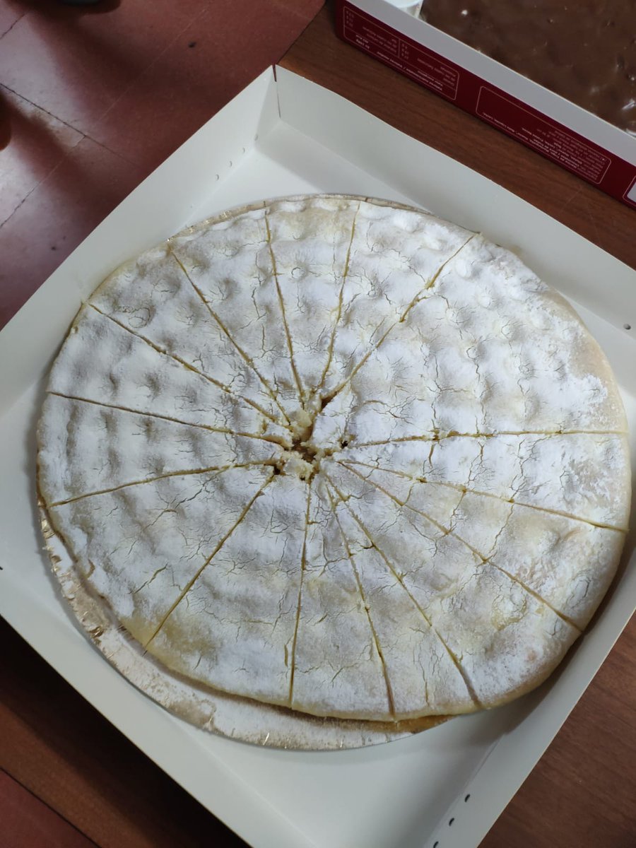 LourdesFenix_'s tweet photo. CENA ATÓMICA POST ENTRENO:

- Empanada de cecina y queso de cabra.
- Empanada de jijas, cebolla y queso.
- Tortilla del Herbe.
- Chorizo de León.
- Tortas brutales de @latortaonline.

#SentimientoLourdes 🚀 https://t.co/fkILuhY2Rb