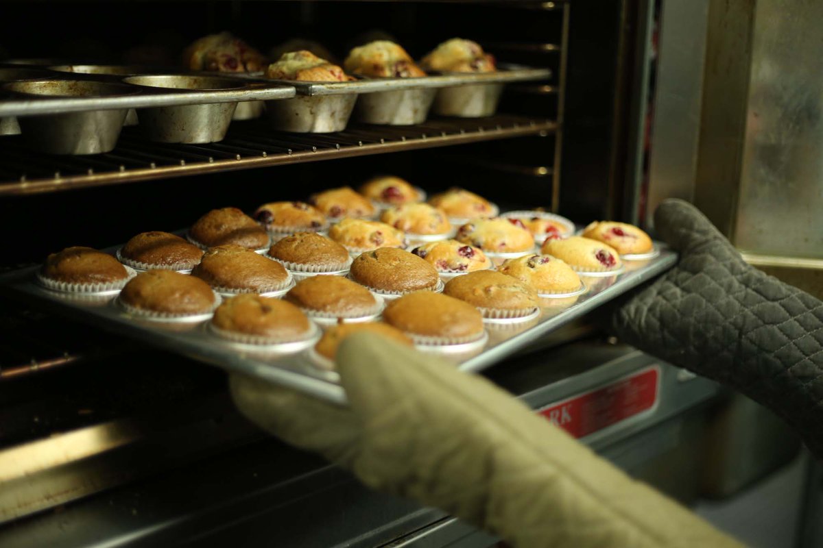 TVAGPS's tweet photo. #WinterWeatherTip - Using your oven more can help keep your home warmer - but don’t leave your oven open to warm your home, this can be unsafe. https://t.co/Oiydopon2u