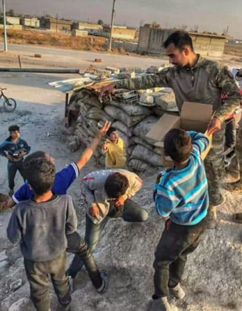 aycanurtasovatr's tweet photo. Düğününde kapının önüne asılacak o al bayrak şimdi şehadet haberinin üzerine kapinin önüne asılıyor abicim ruhun şâd mekanın uçmağ olsun aslan abim. 🙏 #sinanbilir https://t.co/UZOu6BXuzi