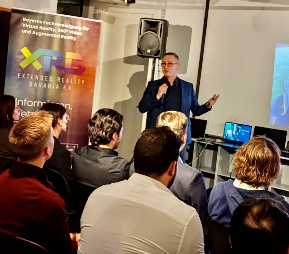 schenker_tech's tweet photo. Die @XRBavaria läuft ... Mit der #Varjo VR-2 inkl. Eye- und Hand-Tracking quasi ein Länderspiel! @varjodotcom #vr #xr #varjo #varjovr2 #vrforbusiness #vr2b https://t.co/GJZAS4oFJg