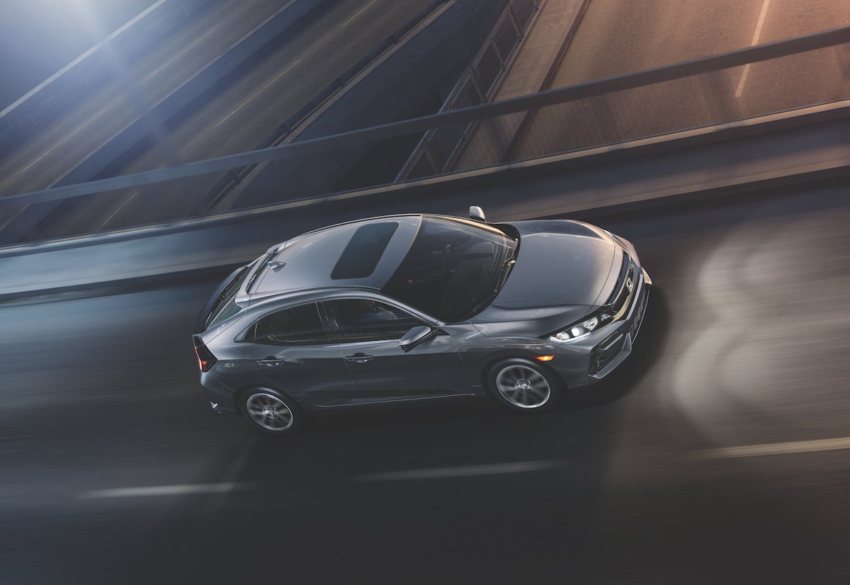 Siéntete seguro y en confianza al cambiarte de carril gracias al Honda LaneWatch de tu #CivicHatchback. 🙌