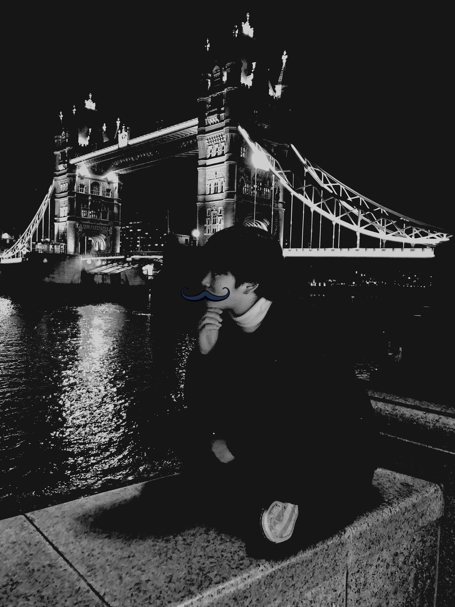 chiichim_bts's tweet photo. せっかくロンドンにいるのでね🤔笑

多分もう一個手前のところなんです。
わかってたんです。
でも韓国人の方がいて、、、、
さすが、、、、、、、、、、
リベンジします🏃‍♂��✨笑笑
（髪の毛切っちゃったけど😛） https://t.co/aB3jDndnc1