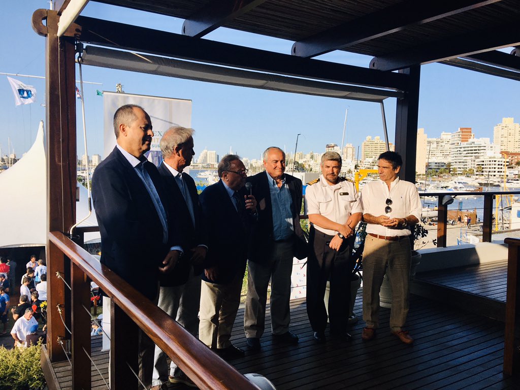 rofredapunta's tweet photo. Se está corriendo la @rolexcup #circuitoatlanticosurrolexcup2020 en la bahía de #puntadeleste 
Récord de barcos (80) y primera participación de una tripulación europea líder en su categoría (Italia)
Toda la semana podrán verlos
.
#puerto
#regata
#rolex
#puntadelestebymemaryin https://t.co/85t1E8jyOd