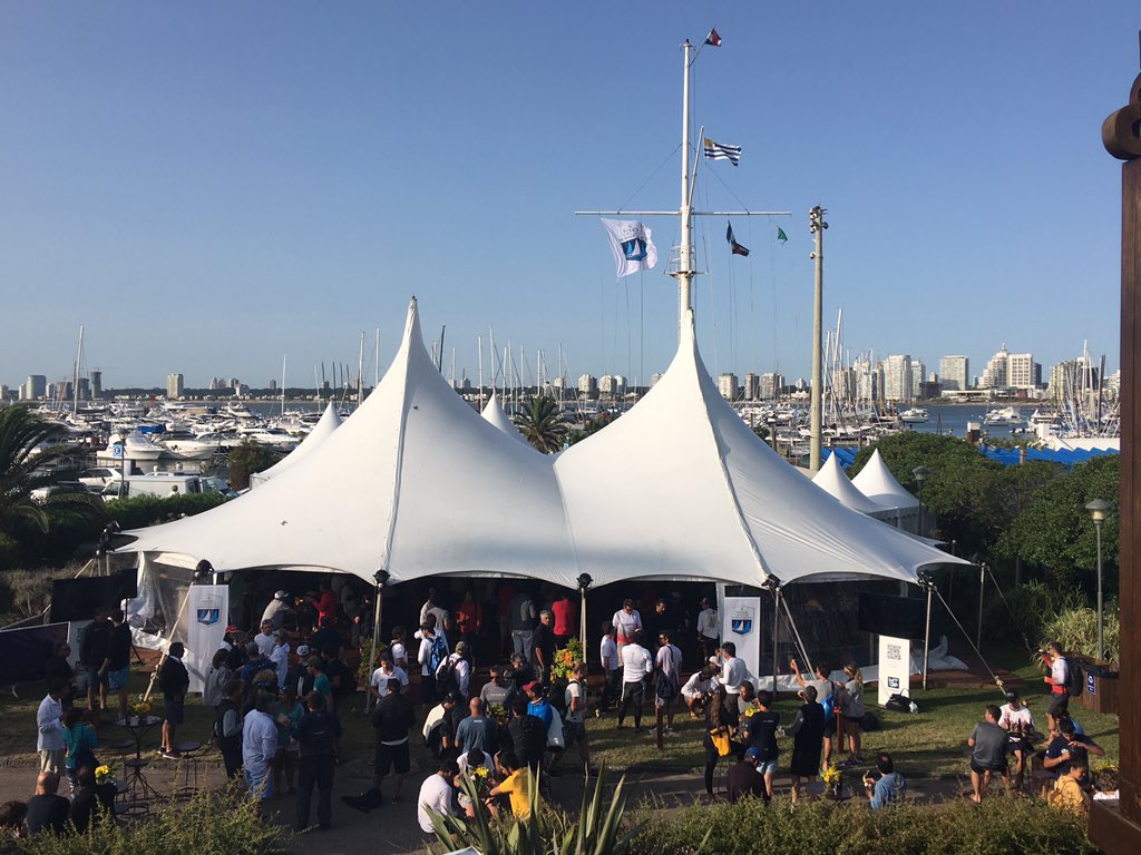 rofredapunta's tweet photo. Se está corriendo la @rolexcup #circuitoatlanticosurrolexcup2020 en la bahía de #puntadeleste 
Récord de barcos (80) y primera participación de una tripulación europea líder en su categoría (Italia)
Toda la semana podrán verlos
.
#puerto
#regata
#rolex
#puntadelestebymemaryin https://t.co/85t1E8jyOd