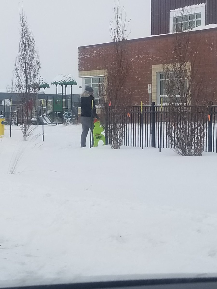 jessbilley's tweet photo. We have an amazing principal at @JMDemkoSchool All week when it's been frigid temps he's been doing crossing guard every am &amp; pm, making sure his kids all make it inside safe &amp; warm. He doesn't send out staff members, he does it himself. Wish I could have snuck a better pic. https://t.co/4BEO7TFRZq