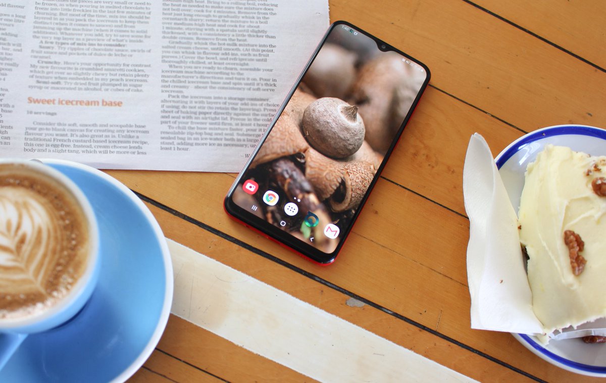 excionz's tweet photo. #HappyFriday! We started this morning with a beautiful macro shot from Tania Mackie Photography on our phones. Who knows what is on the photo? Check Tania's collections on our free Excio app to find out 😉📷

#PhotographyForGood #Excio #Wellington #PhotoStreamToYourScreen https://t.co/PaRwmjCP2D