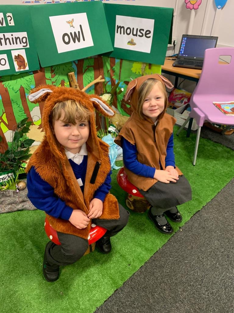 LiftShafton's tweet image. The children have had a lovely morning acting out the story of The Gruffalo. After hunting around school, we found him hiding in the hall! 🦉🐍🐭🦊