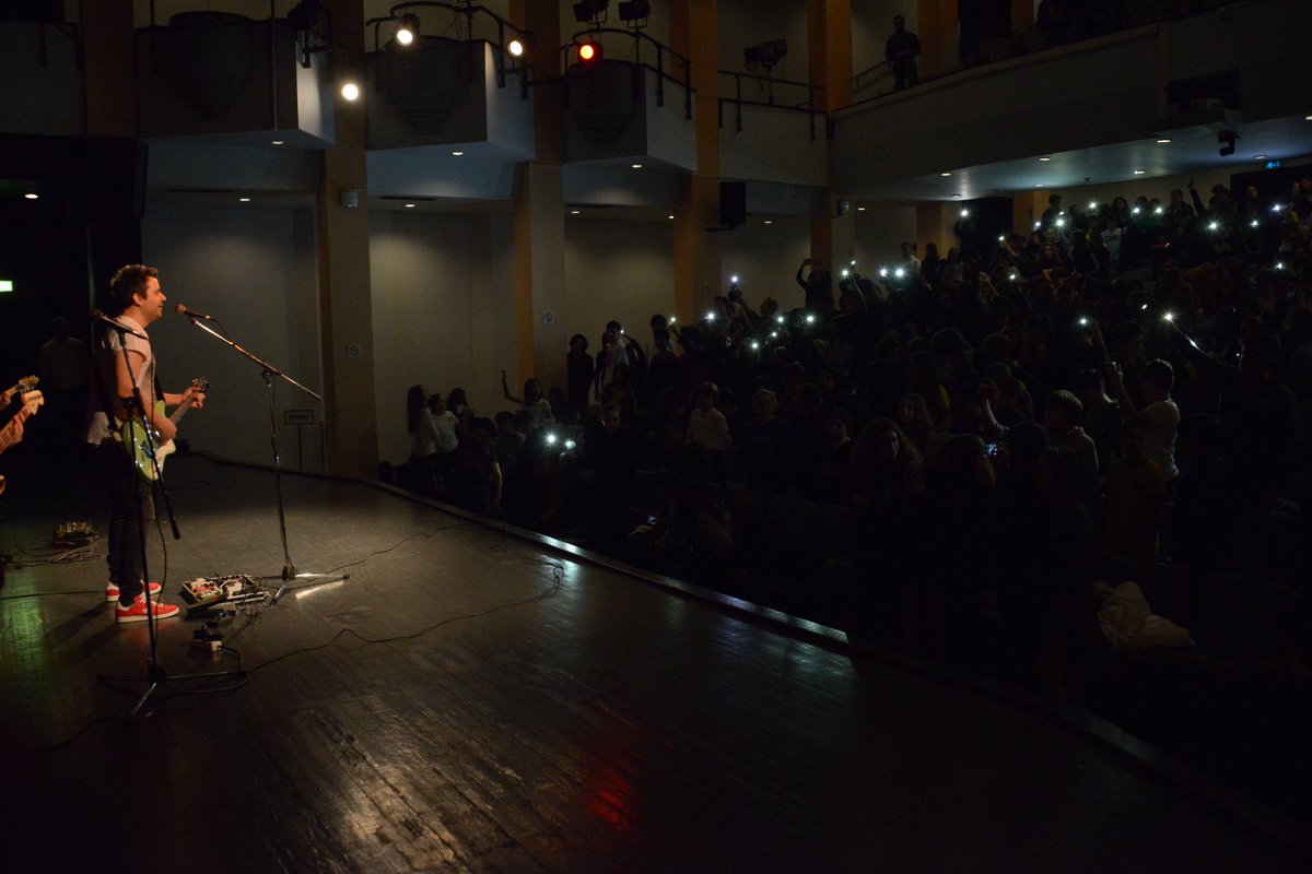 kafapilott's tweet photo. Terakki yılbaşı konserinden bir kare. Muhteşem Terakki seyircisi ❤️ https://t.co/k5mGjqSYFZ