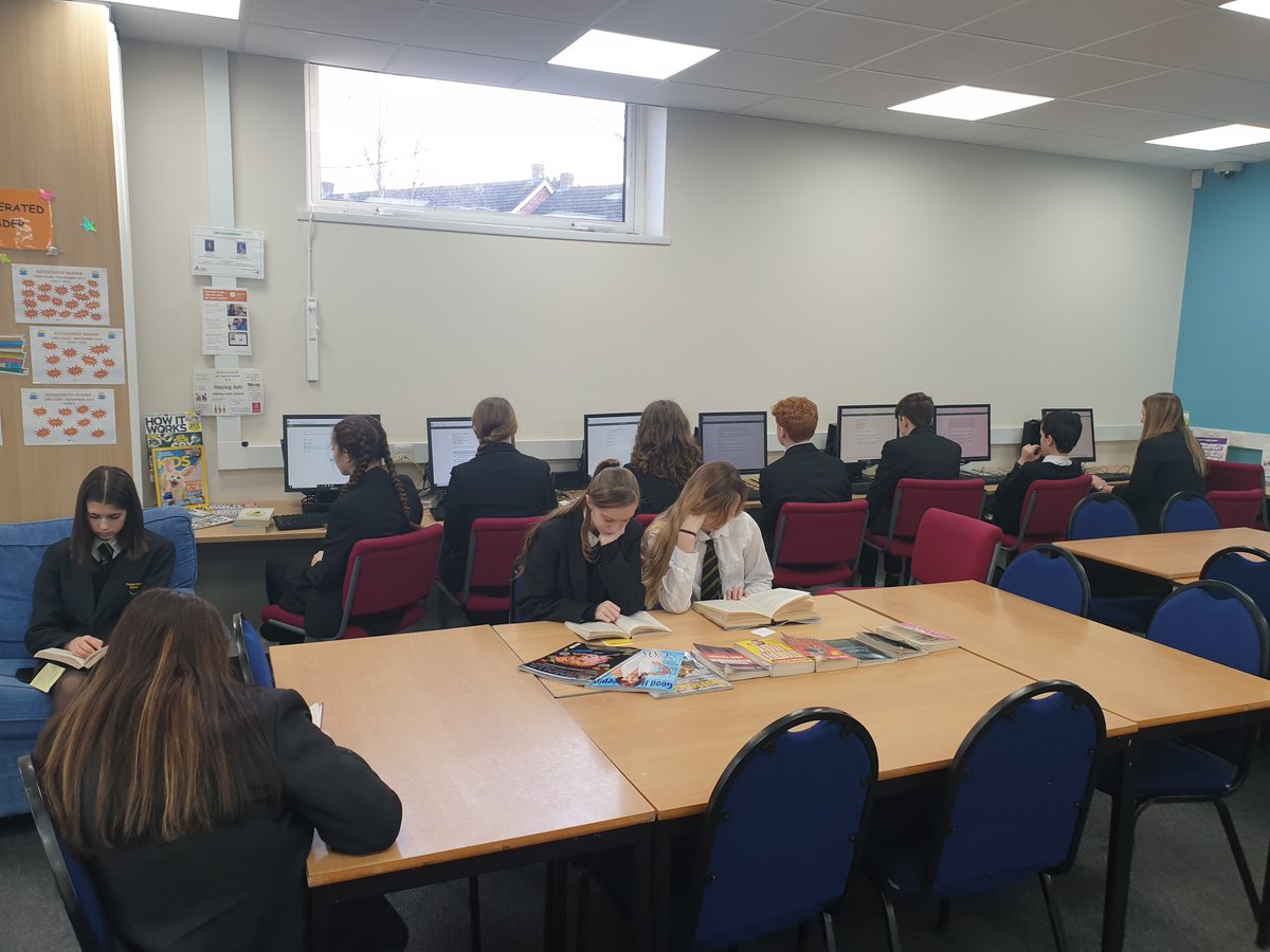 ThealeGreen's tweet photo. Year 9 students #STARtesting successfully today, under the guidance of our new LRC Manager Mrs Archer; above average reading progress being made! https://t.co/95eCbRCN9A