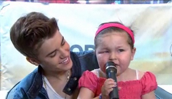 •٢٠١٢
اصغر معجبة عمرها 6 سنوات كانت تعاني نوع من السرطان وكانت تسمي نفسها "السيدة بيبر"و جاستن كان ي...