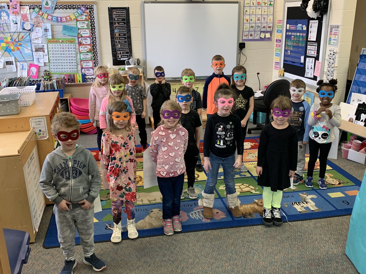 BloominKinders's tweet photo. Super readers celebrate! @howard_huskies #iteachk https://t.co/gReSxQYVto