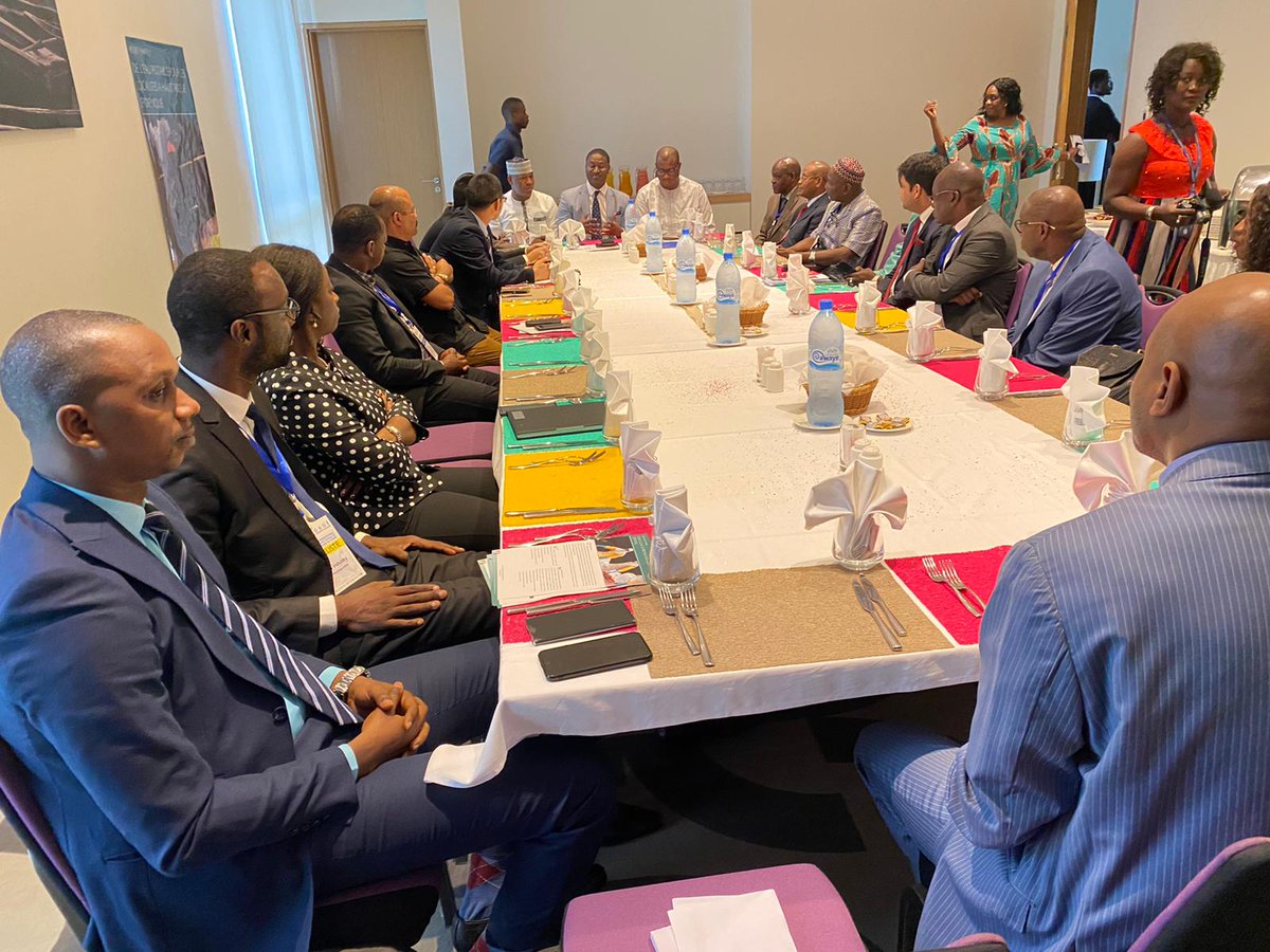 Je suis heureux de constater l'engagement du secteur privé guinéen à contribuer au financement durable de la securitaire Sanitaire dans notre pays et ce de manière preventive. Vives félicitations à l'Anss, l'Oim, aux acteurs du secteur privé etcadres du Ministere de la Santé.....