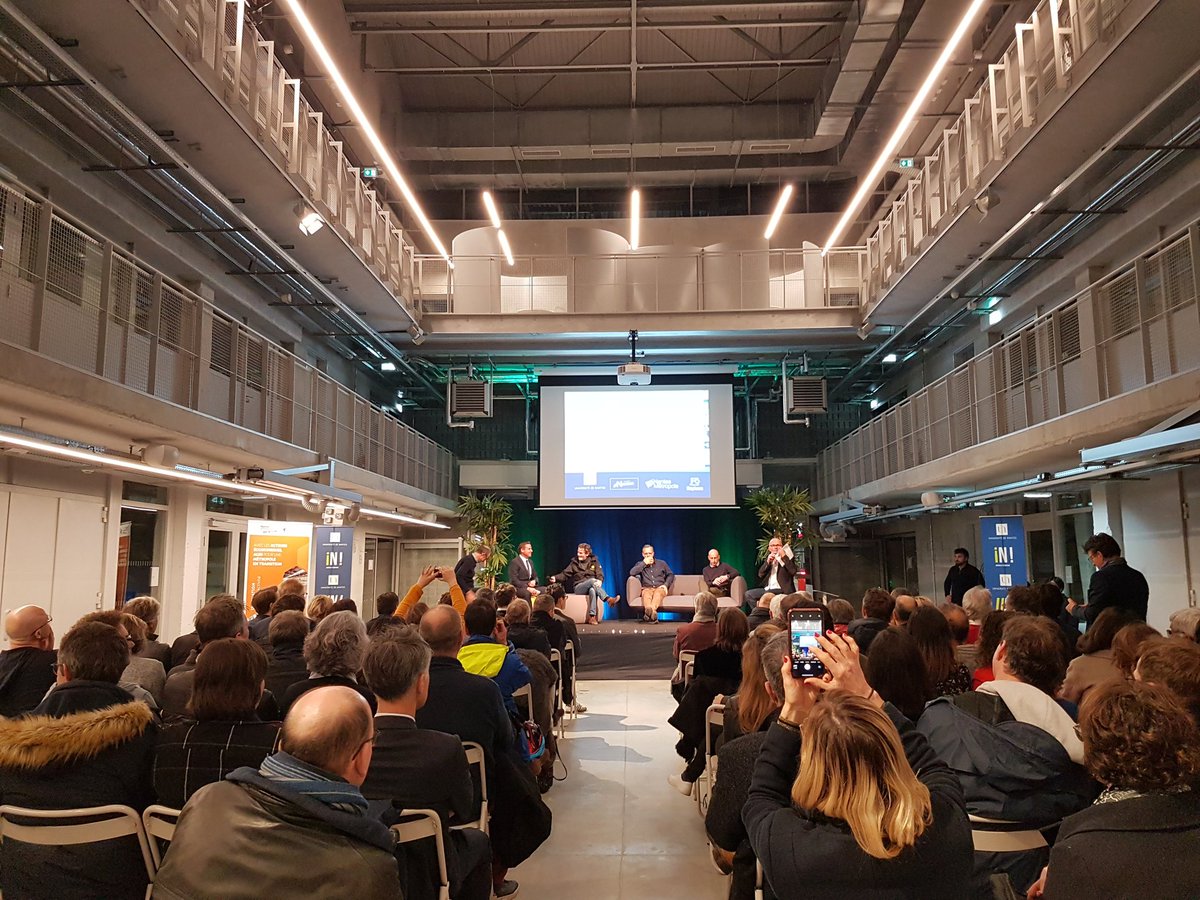 NantesUniv's tweet photo. ⛵ Soirée spéciale #VendéeGlobe à l’occasion de la signature du partenariat @UnivNantes - @ArmelTriponSkip. Un grand merci à lui pour sa confiance envers nos chercheurs, étudiants et personnels impliqués dans cette belle aventure collective ! https://t.co/cWvooiqxeK