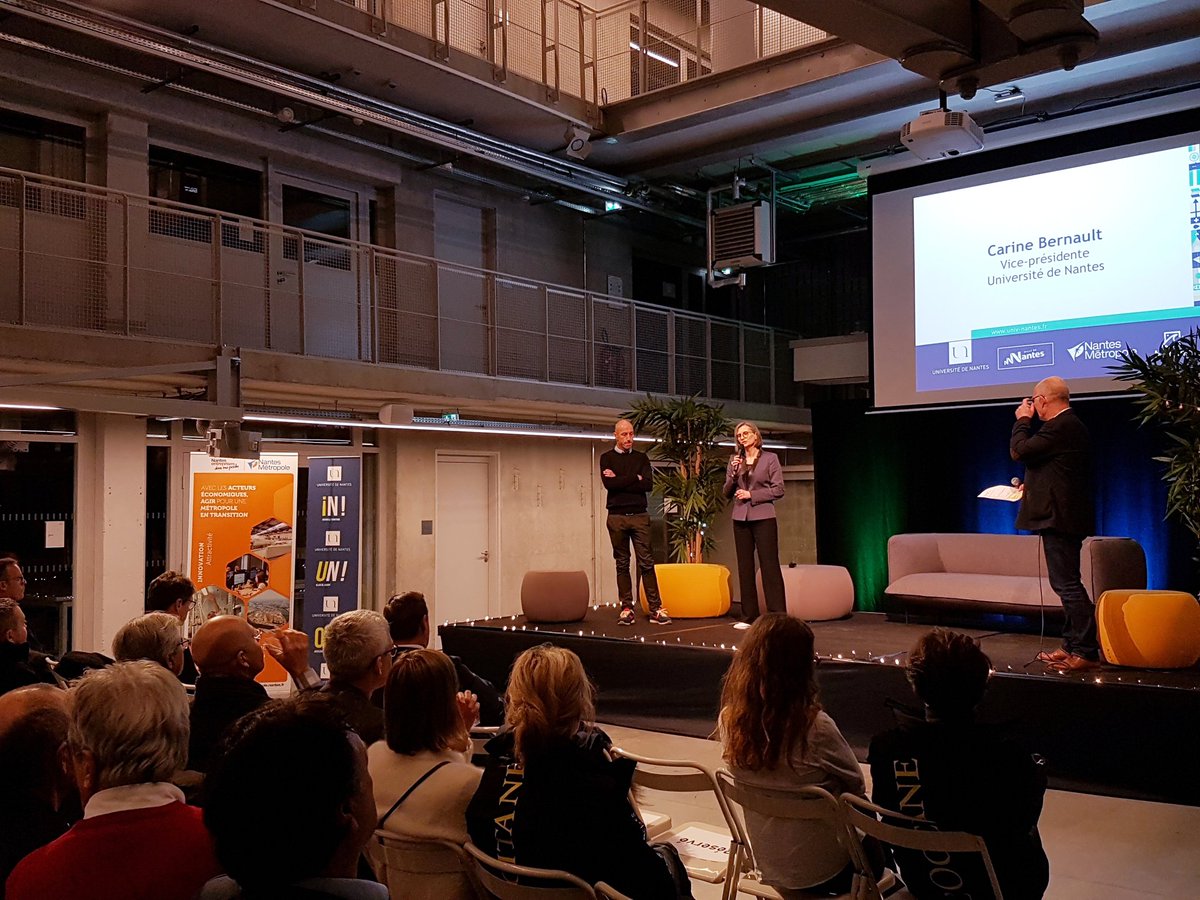 NantesUniv's tweet photo. ⛵ Soirée spéciale #VendéeGlobe à l’occasion de la signature du partenariat @UnivNantes - @ArmelTriponSkip. Un grand merci à lui pour sa confiance envers nos chercheurs, étudiants et personnels impliqués dans cette belle aventure collective ! https://t.co/cWvooiqxeK