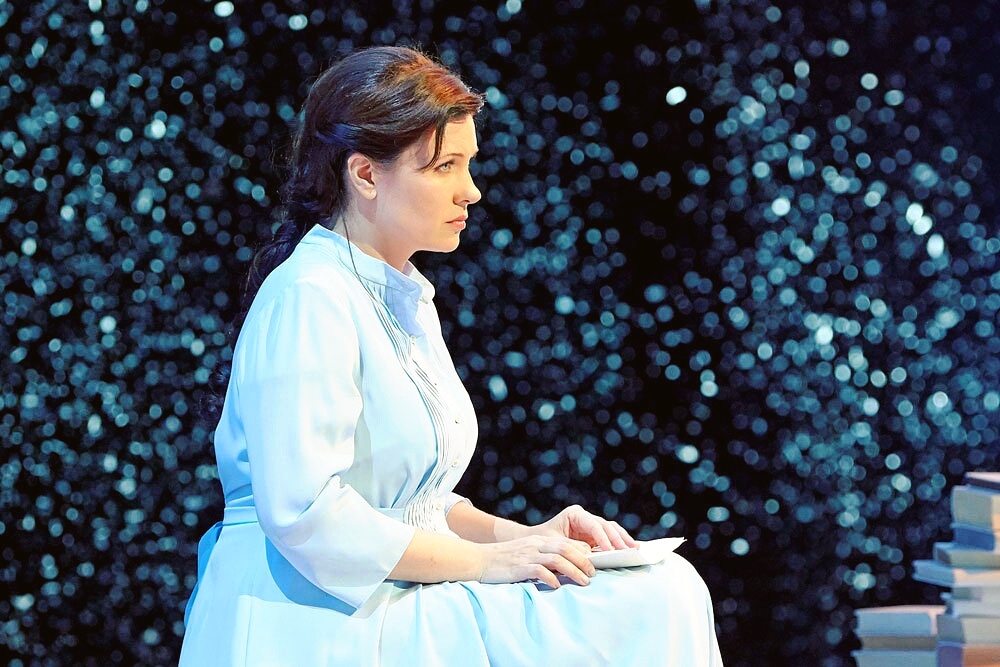 MarinaRebeka's tweet photo. Just a few days left to our concert performance of #EugeneOnegin in #Moscow, and we are busy rehearsing at #TchaikovskyConcertHall. In the meantime, enjoy this interview with #RgRu about my life as an #artist 💕:
https://t.co/eJv8NwRoc8
📷 @WrStaatsoper/#MichaelPöhn/#Tatiana https://t.co/fGNmRDo1s1