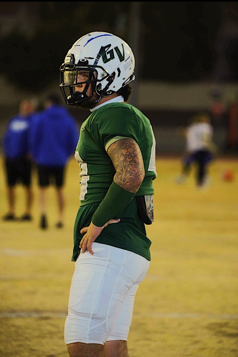 GVHSrecruits's tweet photo. Gator to Recruit: 
DE/Edge Zane Maningo #49
6’ 4” 255
@zanemaningo 
Hudl: https://t.co/geRkt8hHAV

Nevada state Sack Champ and 1st All State selection. Scary off the edge and physical at the fit. Big bodied, quick feet shown to be able to handle double teams. https://t.co/ATgU3GdXFB