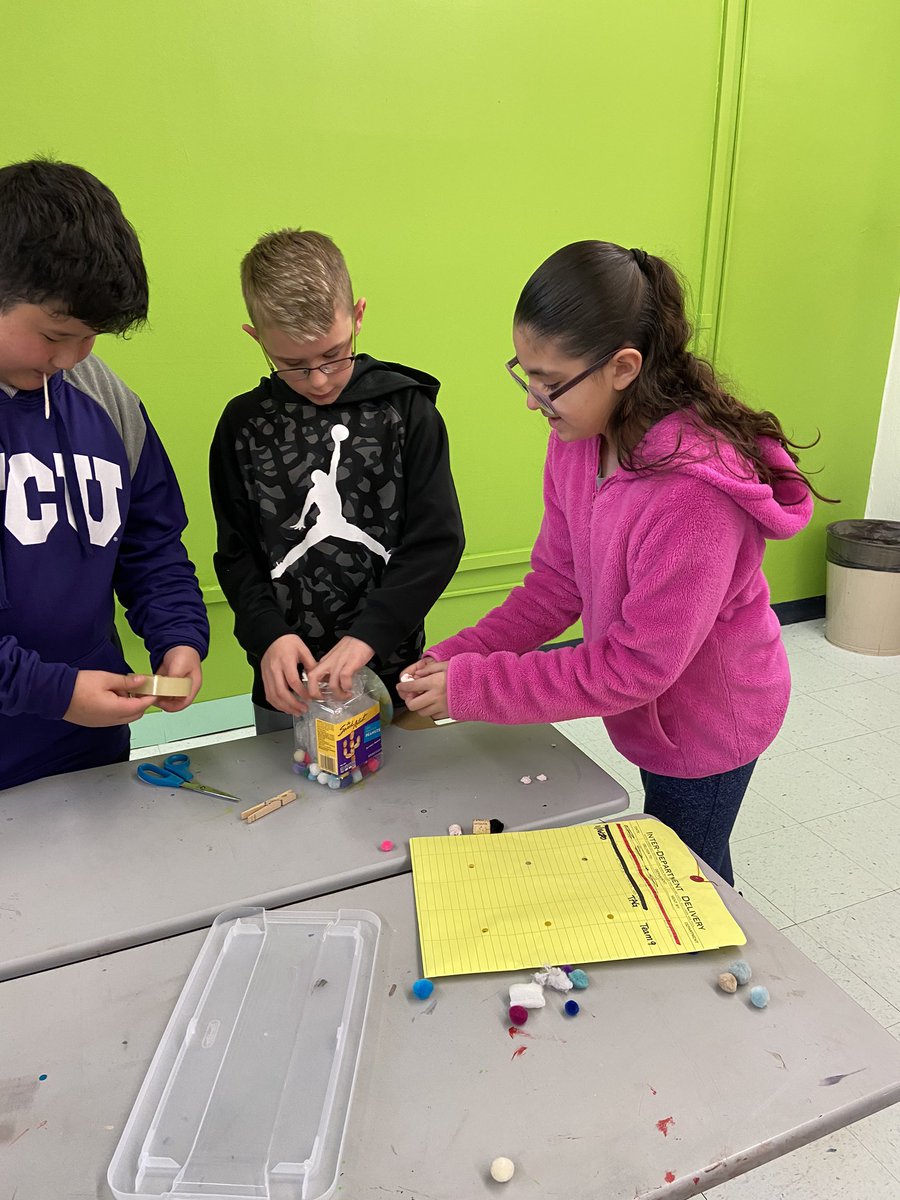 wfTAGurit's tweet image. The #pringleschallenge is ON for these fifth graders from @WFISDschools They must protect a single chip while it travels the district!