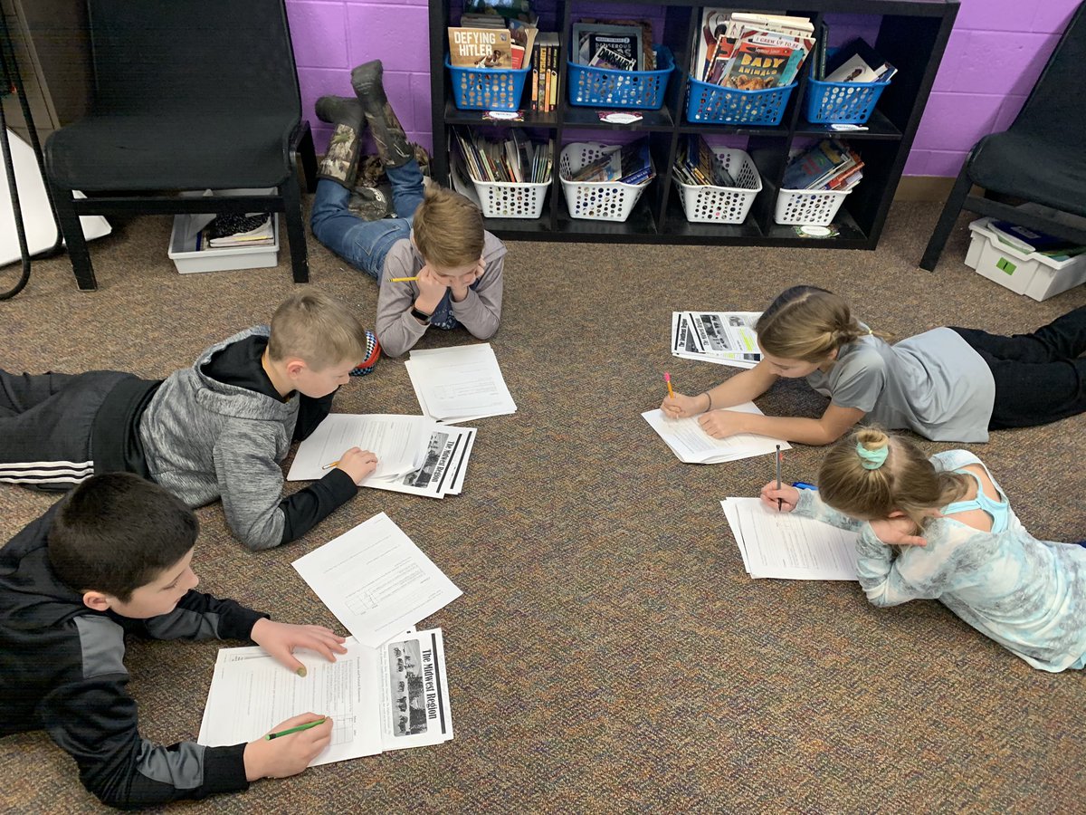 MrsPeetsTweets's tweet photo. Step on in our U.S. regions PBL. We are gathering information and discussing the most important features for each region. #heritagelearn https://t.co/LOT2IBgkMa