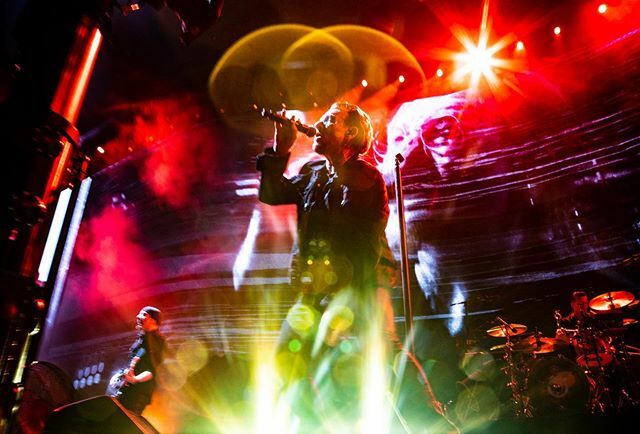 U2_News's tweet image. Bullet The Rainbow Sky
.
📷: Ross Stewart
#U2 #U2TheJoshuaTree2019 #U2India #U2Mumbai #Bono #TheEdge #LarryMullenJr #AdamClayton ift.tt/35Z6xAX