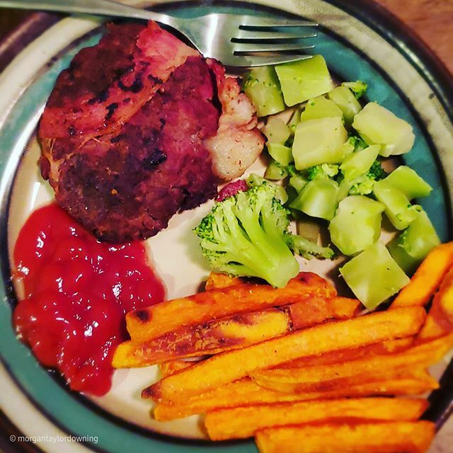 morgantdowning's tweet photo. Not usually a fan of #sweetpotatofries but these frozen ones from #walmart weren't bad
.
#lowcarb #easymeal #heresmyfood #foodpic #yum #nomnomnom #betterchoices
#brighteyedandbrazen #lifestyleblogger #lifestyleblog #thebloggerslife #momswhoblog #sanangel… https://t.co/2IsFWwSFWY https://t.co/FXmRthFjzP