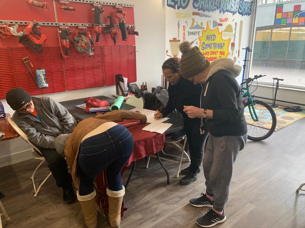 thecornersjt's tweet photo. Join us for sewing workshops at the 240 Share & Reuse Space. Every Thursday 12:30-2 PM. #Sharing #Reusing. #shareandreuse #stjamestown #sharingiscaring #torontocommunity #communityspace #myneighborhood #TOwaste #torontoworkshops #sewing #mending https://t.co/un7WPoedgu