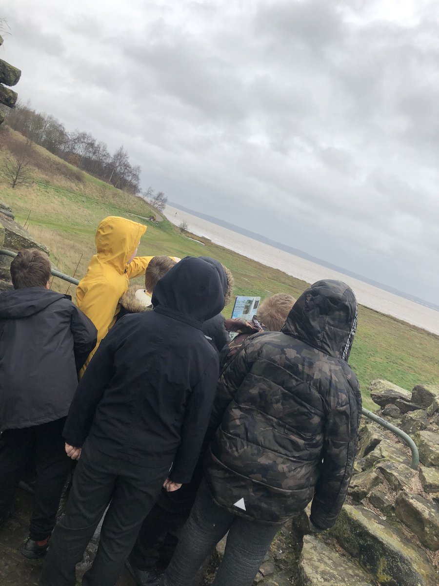 YsgolPenCoch's tweet photo. Falcons learning about the parts of a castle during hands on. #falconsclass #handsonlearning https://t.co/TxMssRIAG7