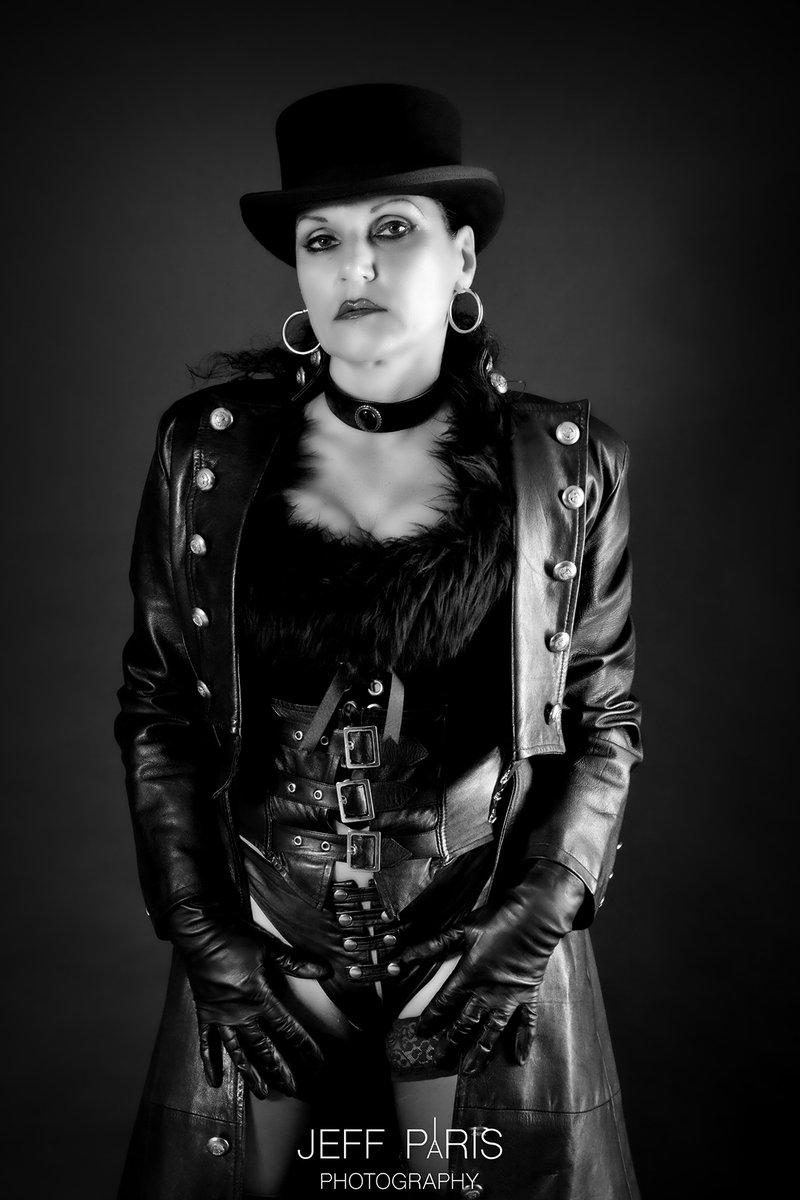 Hey everbody out there! I hope you had a nice kinky day! #fetisch #portrait of <a href="/DominaSilvia/">Domina Silvia</a> #portraitphotography #leatherlook #leathergloves #steampunk #blackandwhitephotography #jeffparisphotography #studiophotography #paintwithlight