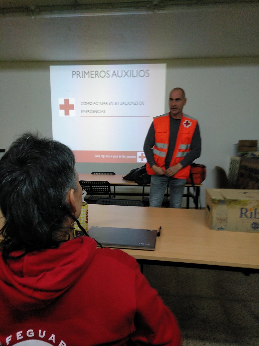 UecPrat's tweet photo. Avui estem de curs de primers auxilis.
Perquè a la muntanya no només és important formar-se en la pròpia disciplina. També la seguretat és igual d'important.
@ajelprat @EsportsElPrat @CreuRojaPrat https://t.co/3vqHJPFu2Z