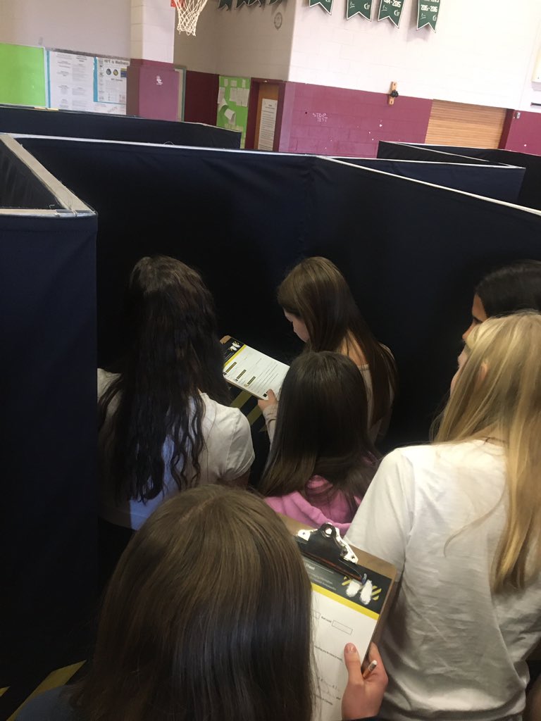 HCI_HAC's tweet photo. @HPE_TDSB @pulfordthorpe @jmtl4 @HealthCanada ALL of our Grade 9 Husky pups had the privilege of walking through the Health Canada Vaping-Info maze today in the Upper Gym #RaisingAwareness #GetTheFacts https://t.co/wJrhzaljup