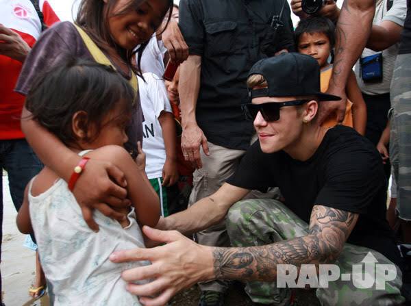 •٢٠١٣
زار جاستن الفلبين لمساعدة ضحايا إعصار تيفون المدمر وجمع أكثر من مليون دولار لمساعدتهم. https:/...