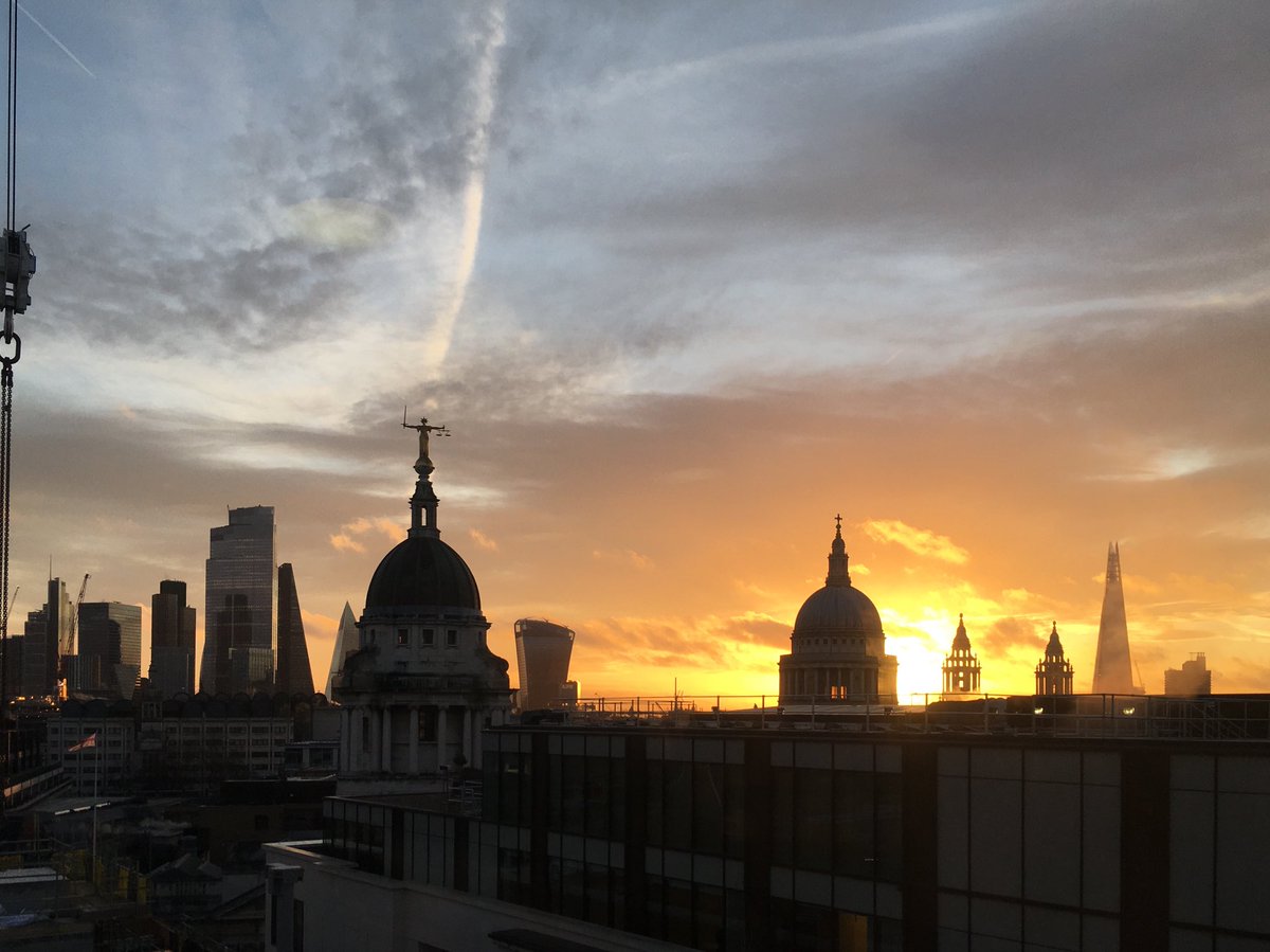 mwhope's tweet photo. Beautiful view of #sunrise in #London this morning. https://t.co/EYnakFm8J0