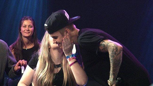 •٢٠١٣
قرر جاستن يسوي كونسرت خاص فقط لمعجبة تعرضت لحادث سيارة خطير وماقدرت تحضر حفلاته في جولاته. htt...