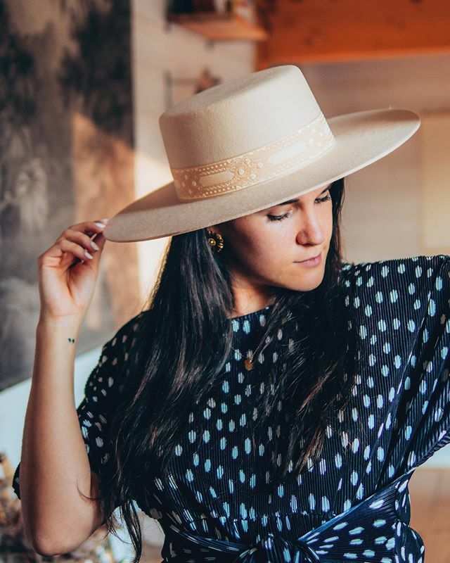 Waiting for spring (&amp;summer)🤠☀️🌊🐚.
Ce petit chapeau <a href="/lackofcoloraus/">lackofcolor</a> est enfin mien 🤍.
.
#hat #lackofcolor #bohomood #selfie ift.tt/2RnbJt5