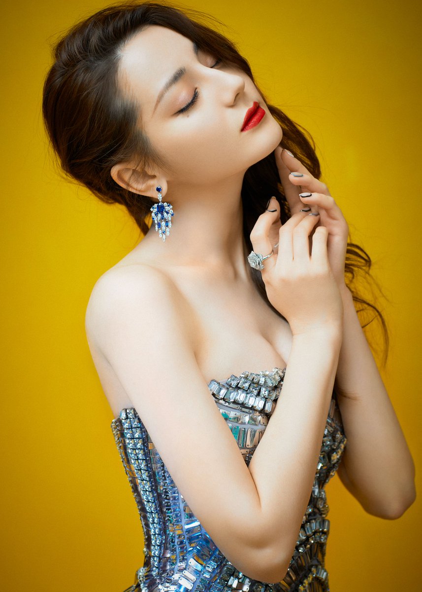 ddiliraba's tweet photo. 好看死了 #迪丽热巴 #小迪 #热巴 #胖迪 #dilireba #dilraba #dilirebadilimulati #dilrabadilmurat #pretty #fashion https://t.co/166NWH2Pl1