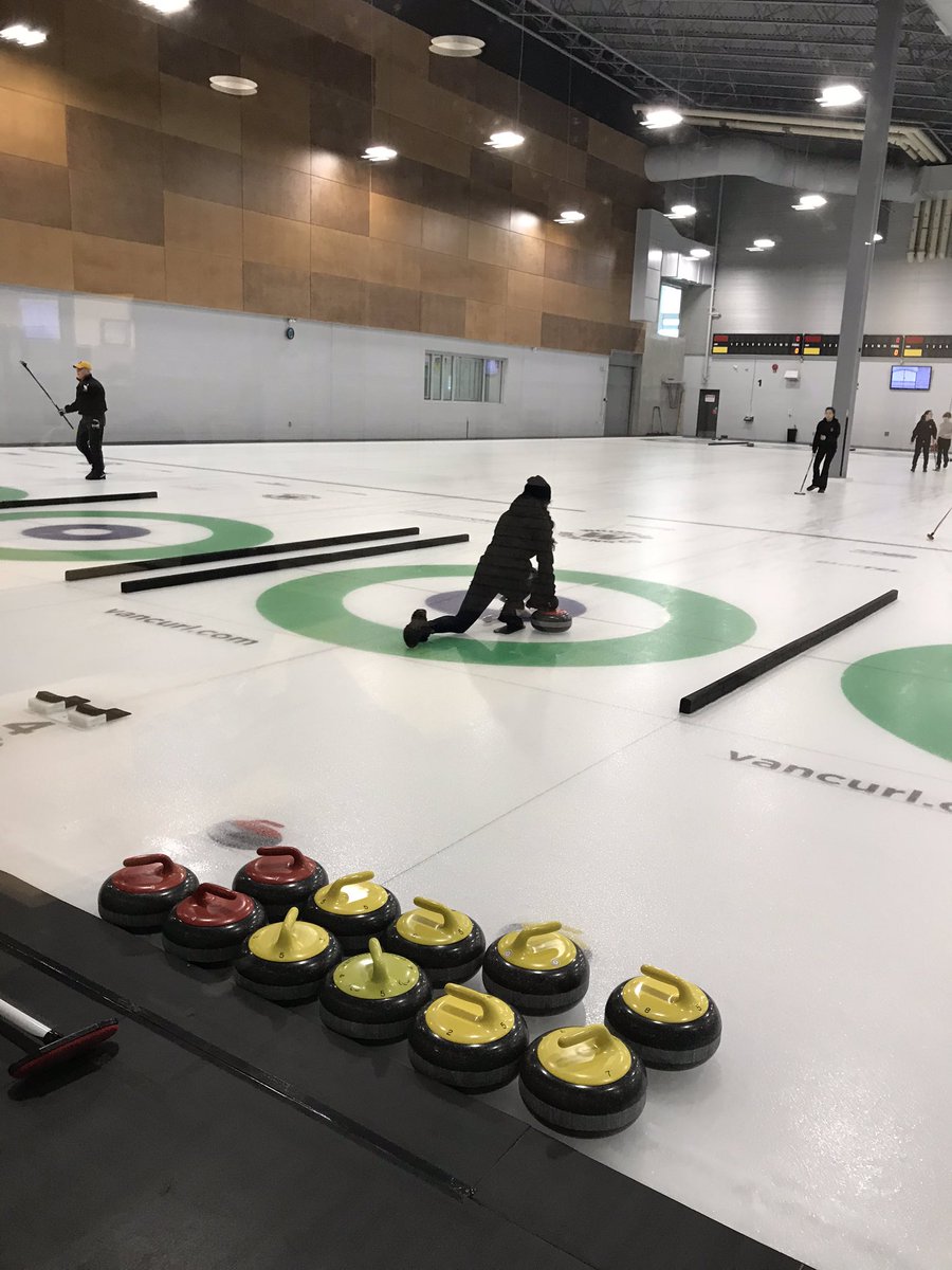 WvssTextiles's tweet photo. WVSS Curling team at the Regional Curling Playdowns. Go Highlanders! #wvss #wvssathletics #WestVanEd #curling https://t.co/1TA3Yoai7V
