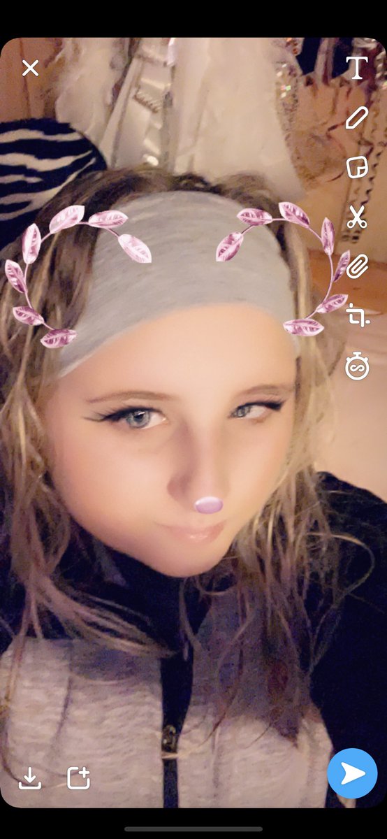baileybarnes_02's tweet image. #snapchatfilters2020 #feelinglikewearingacap #feelinglikealittlebear #feelinglikewearingglasses #feelinglikepicready #feelinglikestars