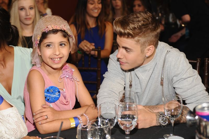 •٢٠١٤
حضر جاستن حفل جوائز هوليود للشباب واحضر معاه معجبة صغيرة من جمعية Make A Wish وفاز بجائزة "الب...