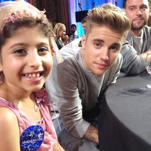 •٢٠١٤
حضر جاستن حفل جوائز هوليود للشباب واحضر معاه معجبة صغيرة من جمعية Make A Wish وفاز بجائزة "الب...