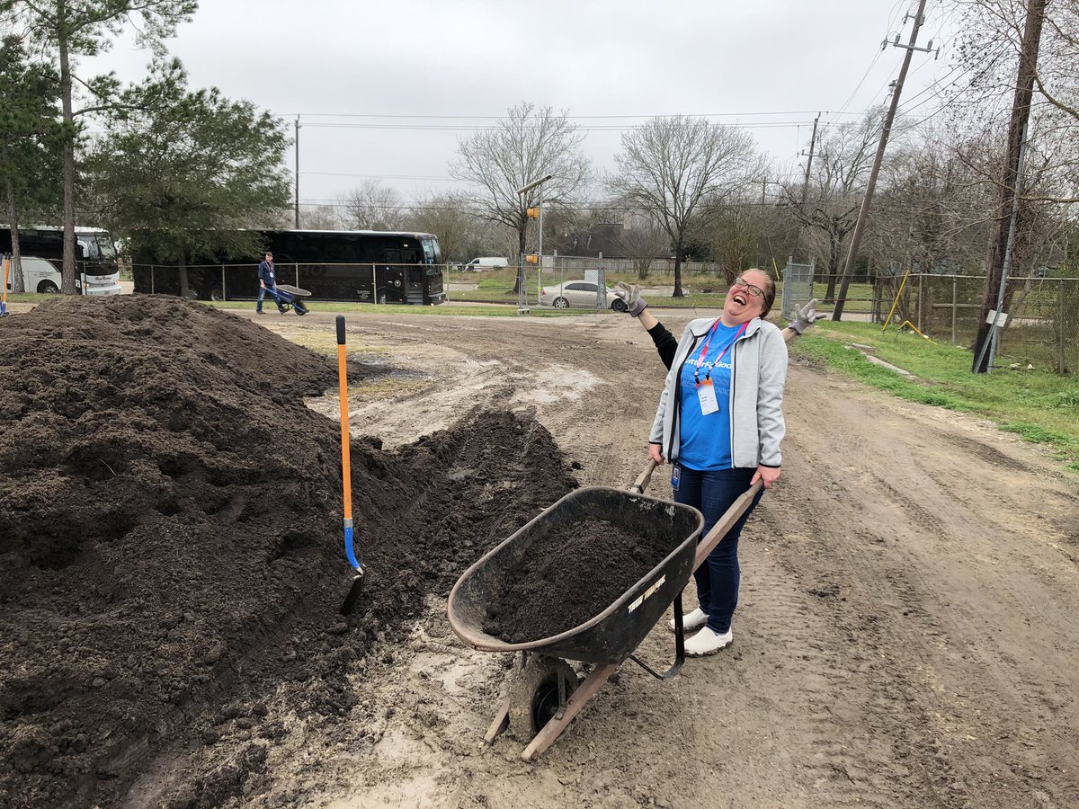 teresa's tweet photo. Had such an amazing time working with my #TwitterForGood team at Hope Farms &amp; Recipe For Success! @mingaliu @rachelxiaoyu  @54lihaoxin @jesus_velasco_ #OneTeam  #oneteam2020  #TwitterForGood https://t.co/ThYkQFrpvV