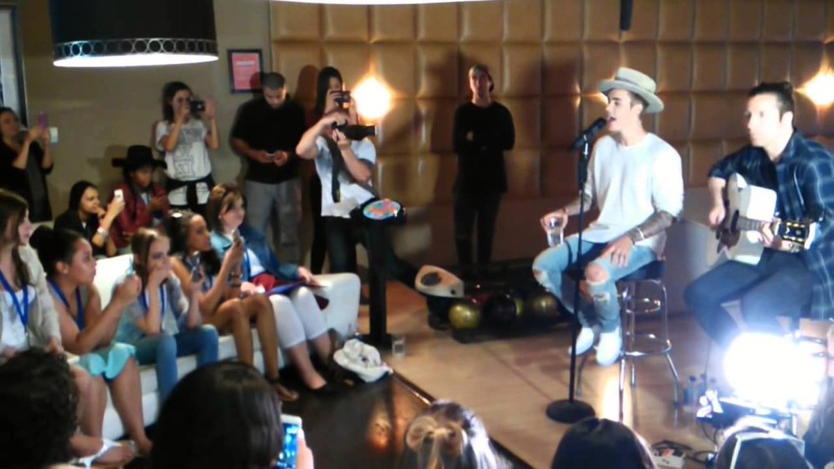 •٢٠١٥
جاستن قرر يسوي حفل خاص للمعجبين من جمعية Make A Wish الخيرية ومن ضمن الأحداث اللطيفة هناك كان...