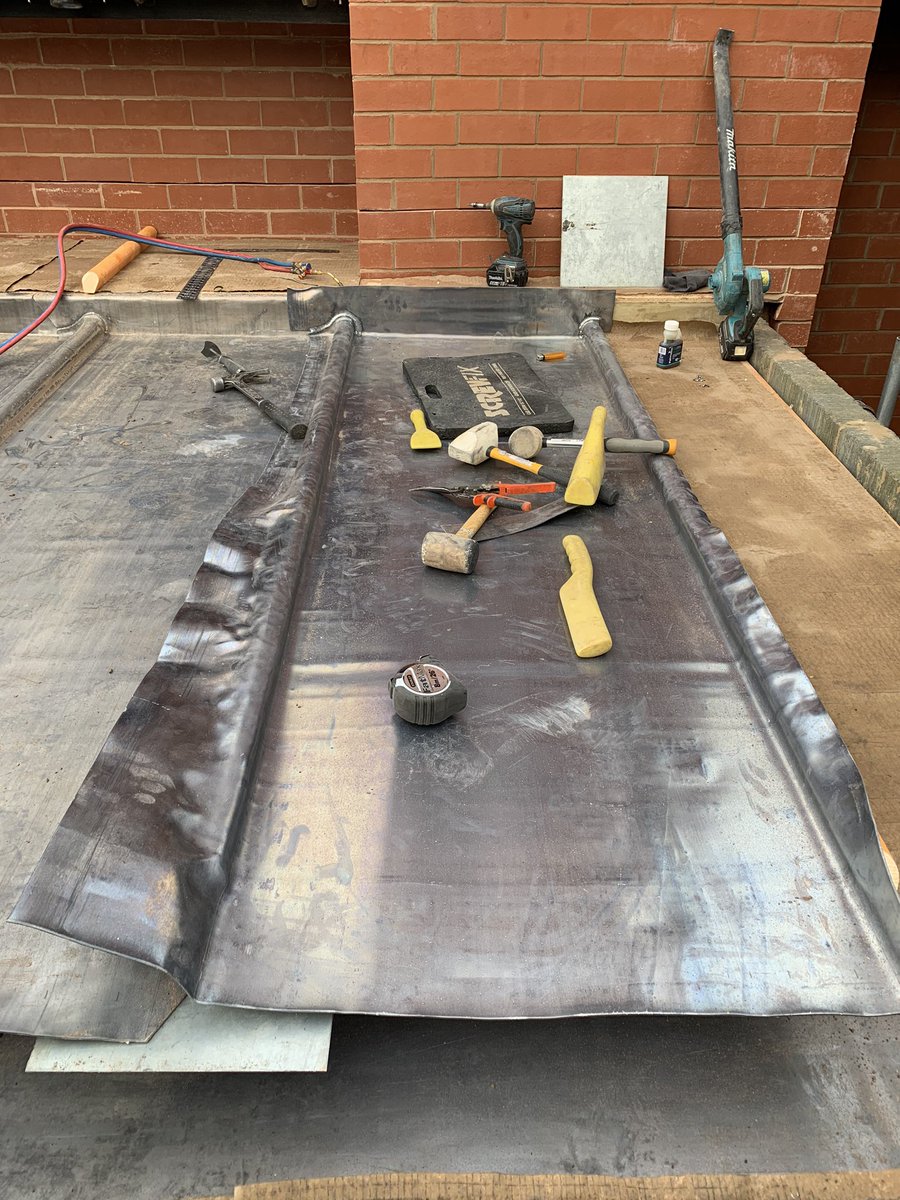 Another job completed this week in #Altrincham code six lead roof and gutter along with a rosemary tile roof #leadwork #cheshire #manchester