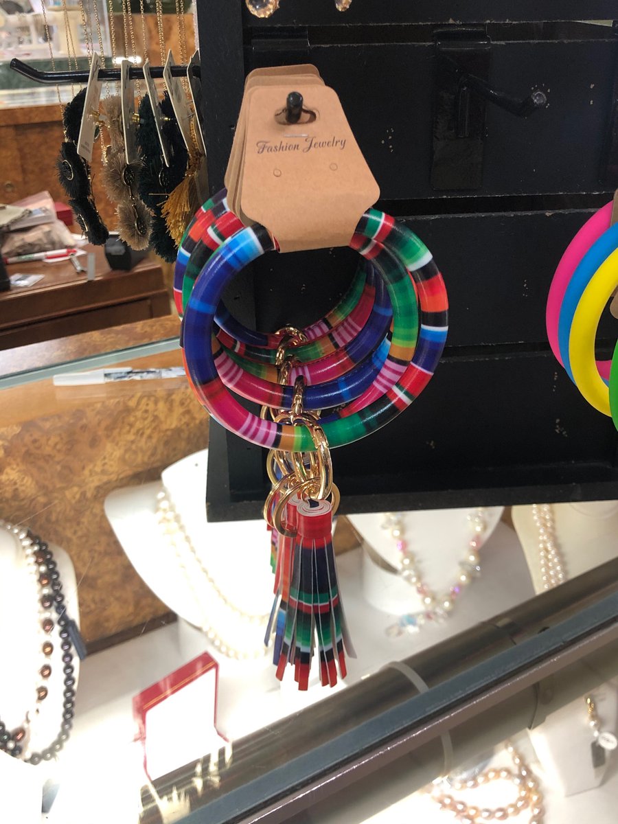 GreesTweets's tweet photo. New Serape key rings available 🇲🇽 #Grees https://t.co/EPRKS5UCHt