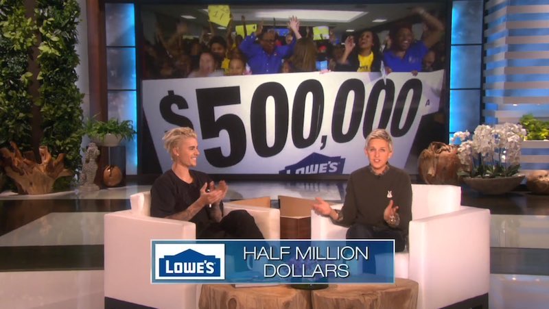 •٢٠١٥
تبرع جاستن بمبلغ 500000 دولار لمدرسة ذات الدخل المنخفض في ديترويت خلال برنامج ايلين. https://t...