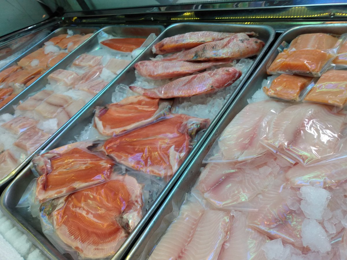 cual_estuplan's tweet image. #PescadoFresco todos los días, ¡todo el año! Aquí en #Exxus te ofrecemos tus filetes porcionados y tus pescados enteros completamente listos. Aquí ahorras tiempo y dinero 😃 #domicilios ☎️ 5331114 / 2715580 📲 316-2503095 #CalidadExxus #Bogotá #CocinaDeMar
Vía @ExxusOysterBar